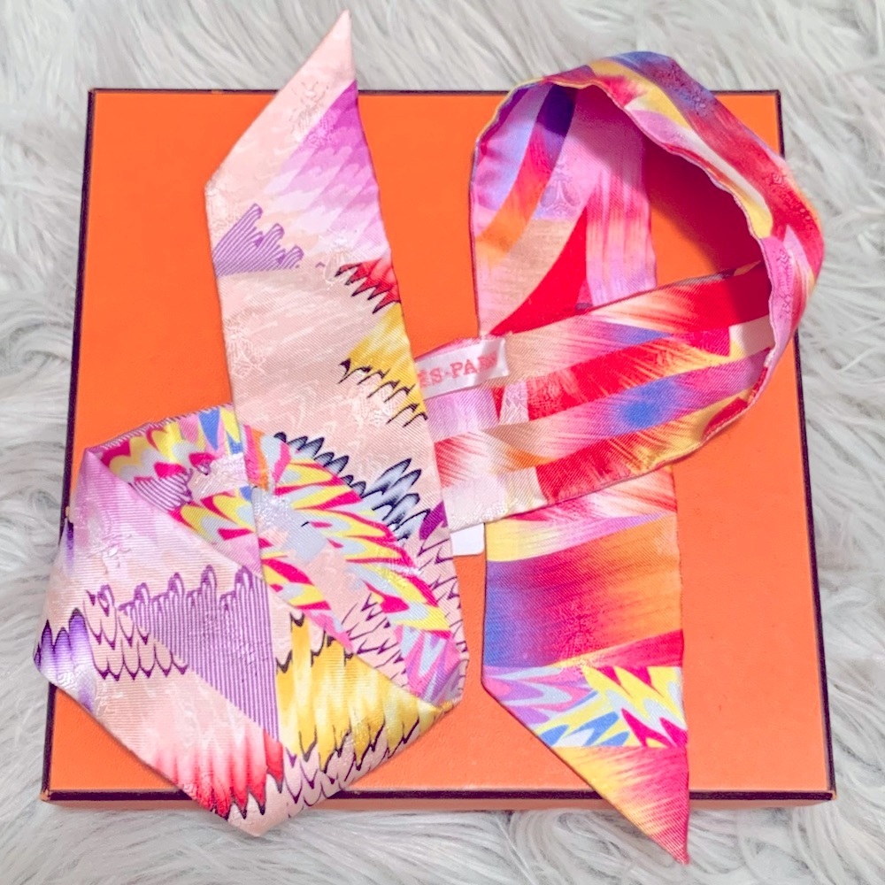 SUPER RARE 2022 version Hermes marble silk twilly with bees